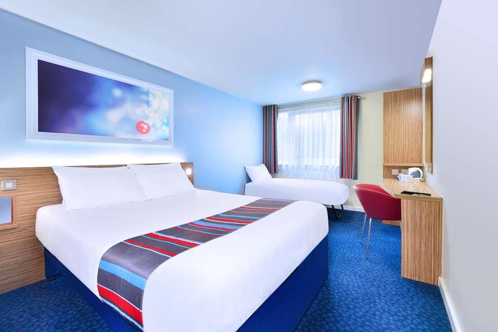 Travelodge Caerphilly Room photo