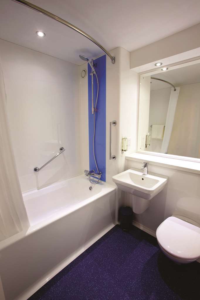 Travelodge Caerphilly Room photo